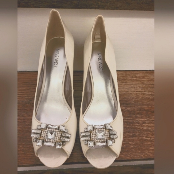 2 for $150 - NWOT Nine West Women’s Size 10 White Satin Platform w Rhinestones - Picture 2 of 5